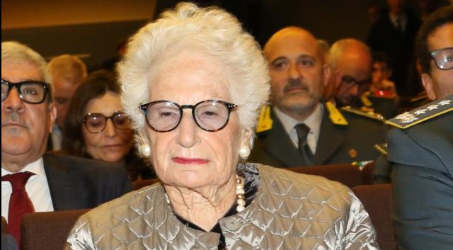 Liliana Segre "insultata" sui social dopo aver cantato Bella ciao il 25 aprile a Pesaro: "Nazista, mantenuta dagli italiani e schiava di Netanyahu"