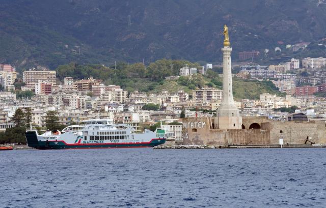 Polo logistica Fs, arrivata a Messina la nuova nave green Athena di Bluferries, varata lo scorso luglio nella capitale greca