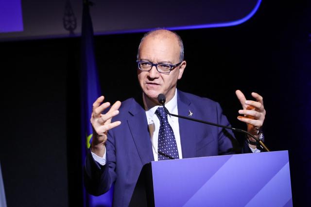 Scuola, Valditara bacchetta i prof, la CIRCOLARE: "Niente compiti assegnati la sera prima e verifiche nello stesso giorno"