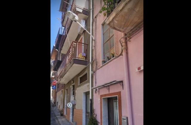 Catania, madre lancia bambina di 7 mesi dal balcone del 2&deg; piano, la 40enne era stata sottoposta a due tso in passato, piccola morta