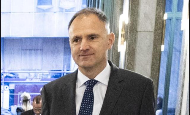 Riarmo, il braccio destro di von der Leyen Andr&eacute; Denk a capo dell'Agenzia europea per la difesa, gestir&agrave; il rifornimento di munizioni e missili