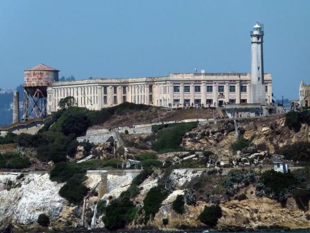 USA, Trump ordina la riapertura del carcere di Alcatraz: "Ospiter&agrave; i criminali pi&ugrave; violenti e spietati, sar&agrave; un simbolo di giustizia  e legge"