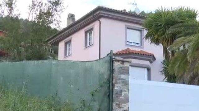 Spagna, genitori ossessionati da Covid e "pandemenza" rinchiudono in casa i figli per oltre 3 anni, costretti a vivere tra i rifiuti e con indosso&nbsp;le&nbsp;mascherine