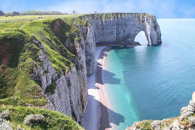 Normandia, l'area paesaggistica cara a Monet di Etretat con divieti d'ingresso per sovraffollamento