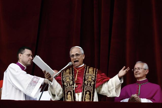 Habemu Scoop! Tg1 e Tg4 primi a dare la notizia del nuovo Papa, Chiocci e Pucci battono tutti sulla fumata bianca