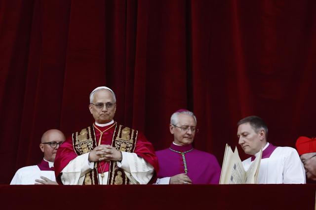 Papa Leone XIV, la prima messa del nuovo Pontefice nella Cappella Sistina, presentazione ai cardinali che lo hanno eletto in Conclave - DIRETTA