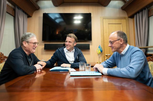 Ucraina, Macron, Merz, Starmer e Tusk a Kiev per "summit dei volenterosi", Meloni collegata da remoto: "Chiederemo cessate fuoco di 30 giorni a Mosca"