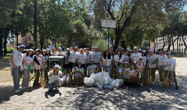 McDonald&rsquo;s partecipa alla 4&deg; edizione di 'Roma cura Roma' con 40 dipendenti impegnati nella pulizia delle aree urbane per il decoro della citt&agrave;