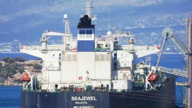 Attentato Seajewel, periti scoprono che anche il secondo ordigno ha squarciato lo scafo della petroliera