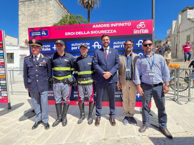 Aspi e Polizia stradale, insieme al Giro d'Italia per la quattordicesima edizione degli "Eroi della sicurezza"