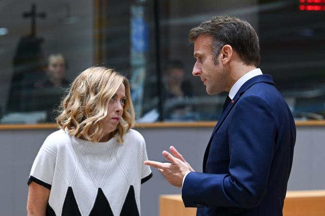 Meloni s&rsquo;infuria con Macron: basta giochetti (atomici). E ora sogna il patto con Merz per silurare Parigi e far saltare l'asse francese con Berlino - RETROSCENA