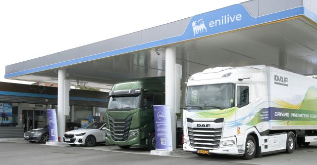 Enilive, partecipazione al Tour d'Europe per sostenere il ruolo dei biocarburanti HVO nella decarbonizzazione dei trasporti 