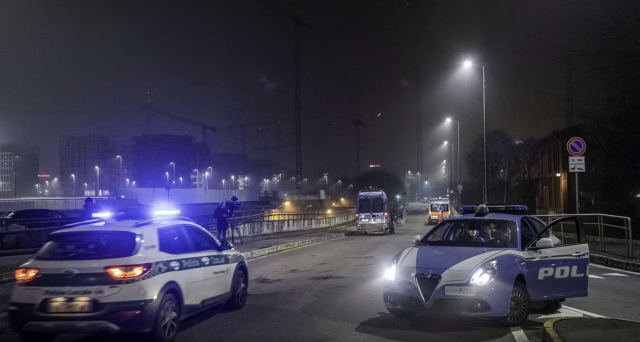 Milano, morto 21enne libico alla guida di scooter Tmax dopo schianto contro semaforo, scappava dalla polizia, non aveva patente