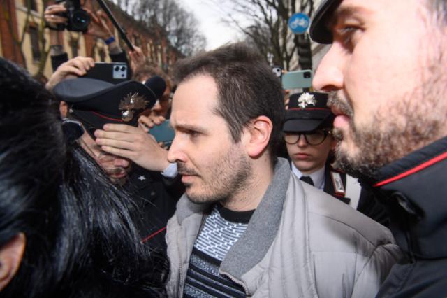 Garlasco, nuovi elementi su Sempio: il malore nell'interrogatorio e i biglietti nella spazzatura: "Ho fatto cose brutte, nessuno pu&ograve; immaginare"