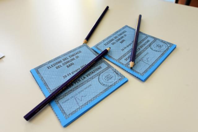 Elezioni amministrative 2025, seggi aperti oggi e domani, 117 comuni al voto tra cui Genova, Taranto, Matera e Ravenna