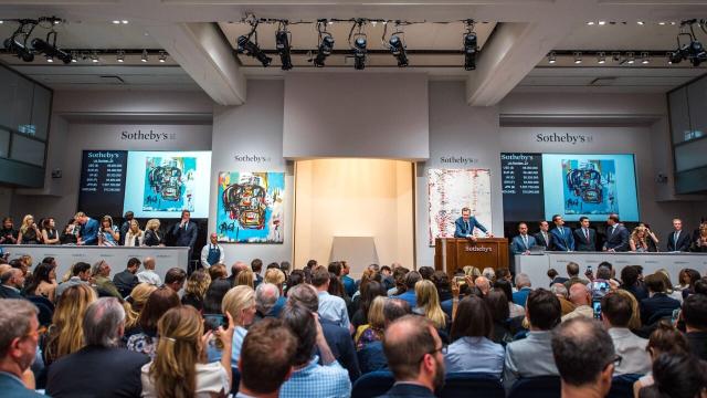 Milano, arriva l'asta per milionari organizzata da Sotheby's con capolavori di Wharol, De Chirico e Fontana