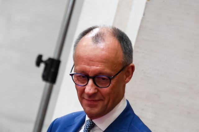 Germania, Merz strizza l'occhio alla Nato e la spara: "Un anno di leva obbligatoria per tutti", Spd si oppone: "Governo punti a incentivare volontari"