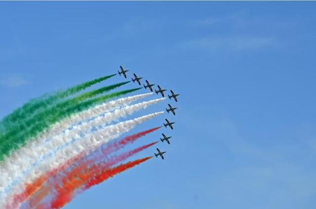 Il 2 giugno 2025, una festa della Repubblica e del referendum repubblica/monarchia, in un clima di nuova guerra e di fine di un'epoca