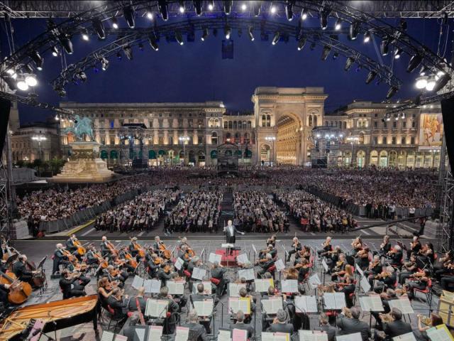 Concerto per Milano, stasera 5 giugno la Filarmonica e Riccardo Chailly in Piazza Duomo, un omaggio al cinema 