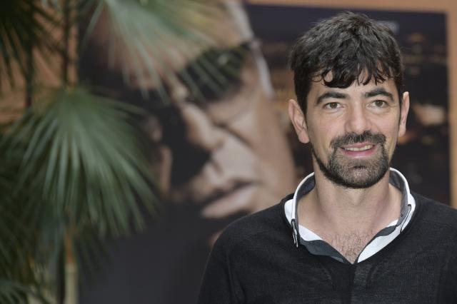 Imitatore Gianfranco Butinar morto per infarto a 51 anni, colpito da malore improvviso mentre era sul divano con la moglie