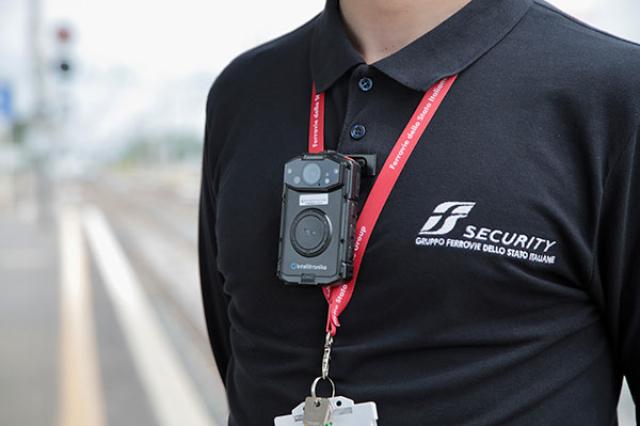 Gruppo FS, al via in Lombardia la sperimentazione delle bodycam per FS Security: 4 mesi di test per aumentare sicurezza in stazioni e treni