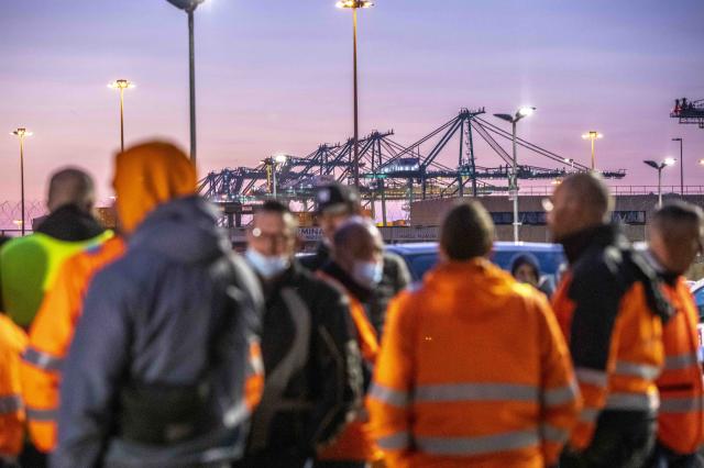 Presidio portuali Genova contro invio armi a Israele: "Non vogliamo esser complici del genocidio a Gaza", a Marsiglia bloccato carico verso Tel Aviv