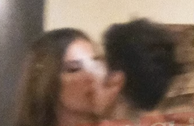 Bacio tra Fedez e Clara, i due cantanti stanno insieme? Lei: "Invenzioni sulla mia vita privata, arte della prospettiva"