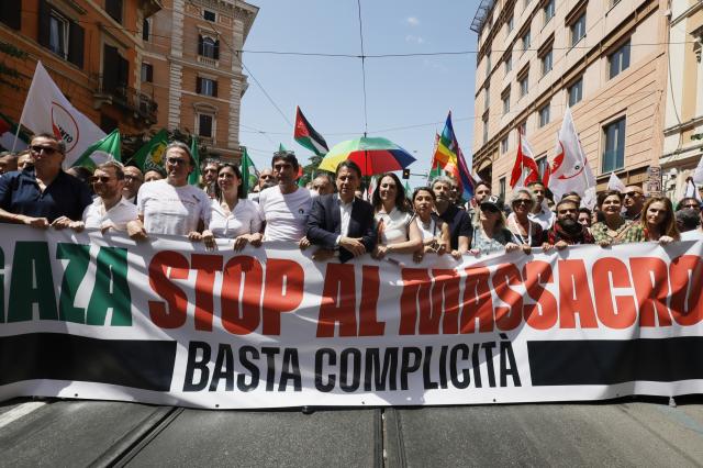 Manifestazione pro-Gaza a Roma e Milano, nella Capitale oltre 50mila persone, opposizioni: "Cessate il fuoco e stop all'occupazione" - DIRETTA