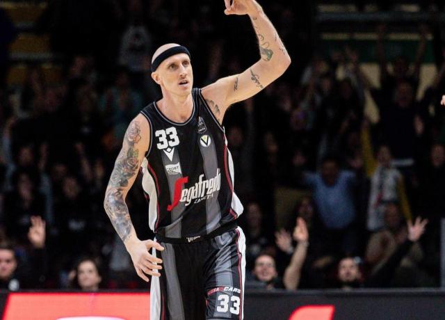 Il cestista 33enne Achille Polonara ricoverato per leucemia mieloide, aveva sconfitto un tumore al testicolo nel 2023