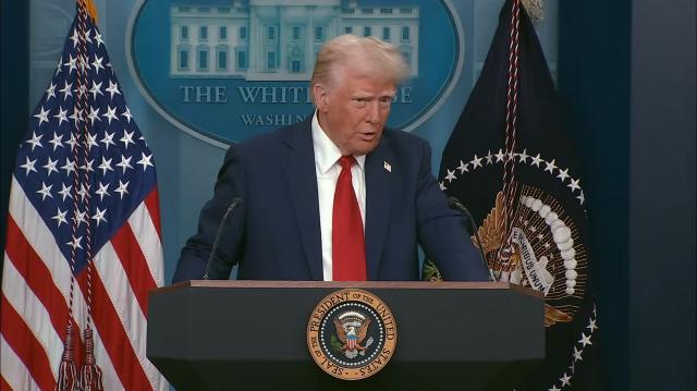 Usa, stretta Trump su arrivo nuovi studenti stranieri: &ldquo;Obbligo di consegna profili social per valutazione &lsquo;segnali di ostilit&agrave;&rsquo;&rdquo;, la mossa dopo stop a immatricolazioni Harvard e colloqui con ambascia