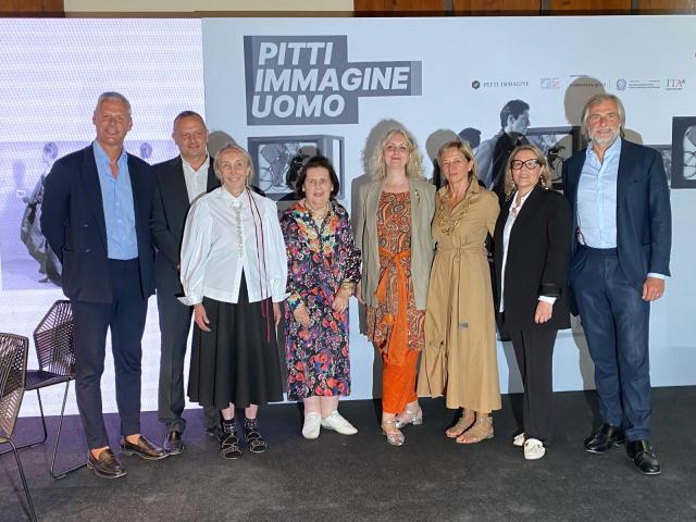 Fondazione Museo del Tessuto di Prato presenta Ala&iuml;a e Balenciaga Scultori di Forma a cura di Olivier Saillard