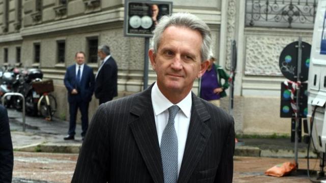 Mediobanca, il fronte degli azionisti contro l&rsquo;OPS su Banca Generali: intrecci e interessi frenano il piano sul Wealth Management