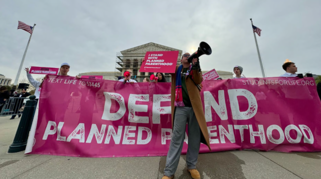 Usa, Corte Suprema d&agrave; ragione ai repubblicani e blocca finanziamenti pubblici per l&rsquo;aborto, stop fondi a Medicaid per Planned&nbsp;Parenthood