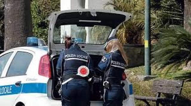 La Spezia, abbandonano la spazzatura e poi scappano, cinquecento furbetti incastrati dalle telecamere