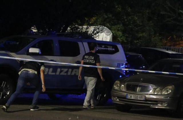 Milano, cadavere di una donna 40enne trovato in un&rsquo;auto parcheggiata in via Valtellina, nessun segno di violenza, disposta autopsia