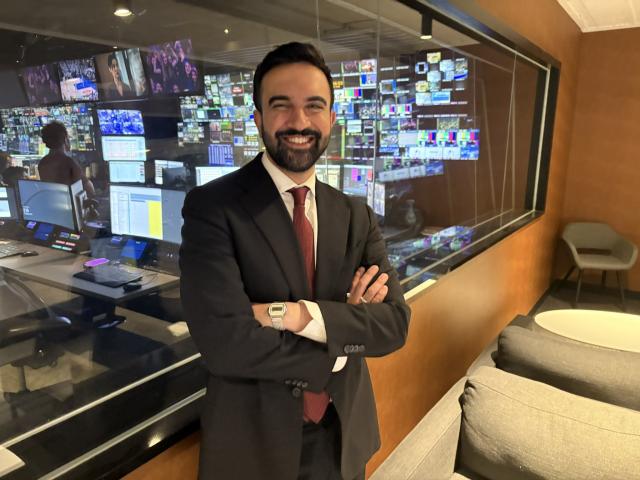 Usa, Mamdani vince primarie dem per candidarsi sindaco di New York col 56%, Trump minaccia di togliergli cittadinanza e arrestarlo