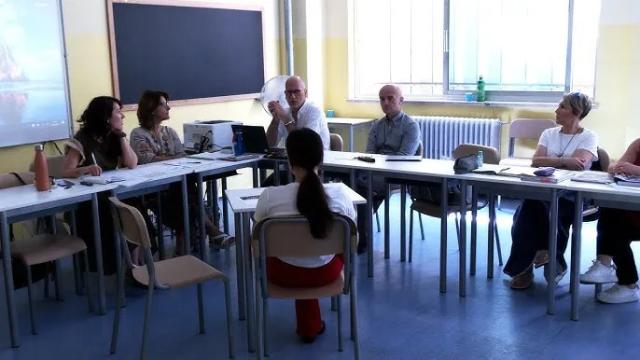 Maturit&agrave; 2025, gli strafalcioni pi&ugrave; eclatanti: da D&rsquo;Annunzio &ldquo;estetista&rdquo;, a &ldquo;Hitler premio Nobel per la pace&rdquo;, a &ldquo;Moro rapito da Cosa Nostra&rdquo;