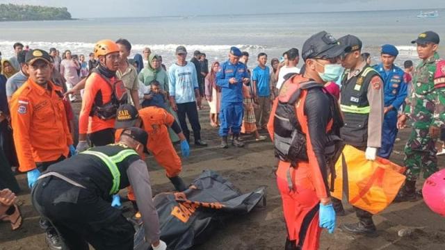 Indonesia, affondato traghetto diretto verso Bali a causa del maltempo, 65 persone a bordo, 4 morti e oltre 38 dispersi