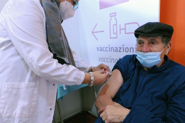 Effetti avversi da vaccino Covid AstraZeneca, accertata correlazione per un 75enne, sindrome di Guillain-Barr&eacute; dopo dosi, indennizzo da 6400&euro; al mese