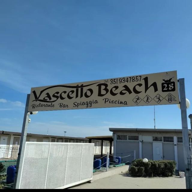 Lido degli Estensi, maranza devastano spiaggia, titolare Vascello Beach: &ldquo;Quei teppisti sfasciano lettini e sradicano ombrelloni&rdquo;