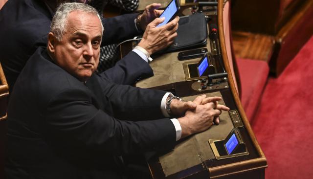 Lotito ricoverato al Gemelli per problemi cardiopolmonari, portato via con l&rsquo;ambulanza dal Senato, lui: &ldquo;Malore dovuto a maledizioni che mi mandano"