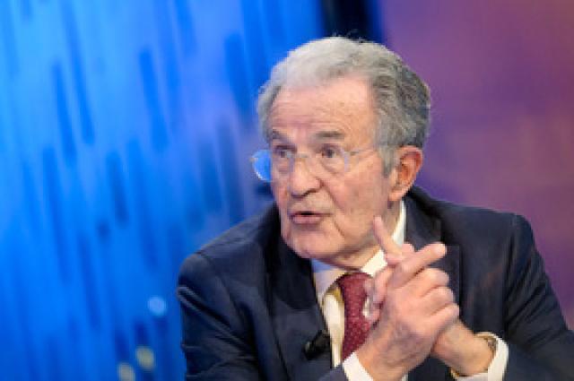 L'euroinomane Romano Prodi celebra l'Unione Europea: baluardo dei diritti e della democrazia; il trionfo dell'ideologia