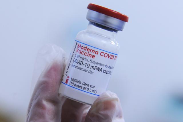 Vaccino Covid Moderna, FDA insiste e approva siero nei bambini a partire da 6 mesi, l'allarmismo di Bancel: "Virus ancora una minaccia"