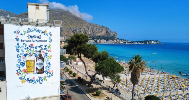 Birra Messina, un nuovo murale a Mondello firmato da Alessandra Pennino celebra il legame tra arte, territorio e identit&agrave; siciliana