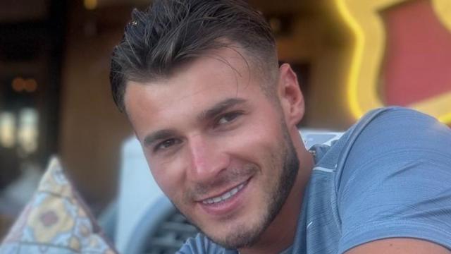 Londra, ucciso a coltellate 24enne da "ladro di Rolex" davanti Park Tower Hotel, 3 arresti, inglesi contro sindaco pakistano Sadiq Khan: "Citt&agrave; pericolosa"