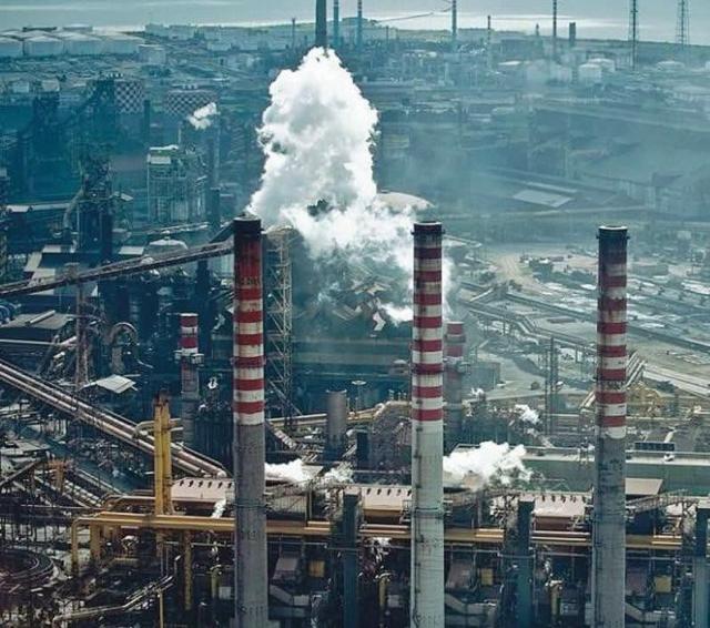 Ex Ilva, stabilimento salvo in attesa del piano di decarbonizzazione e dopo riapertura gara per la vendita, Urso: "Approvata AIA"