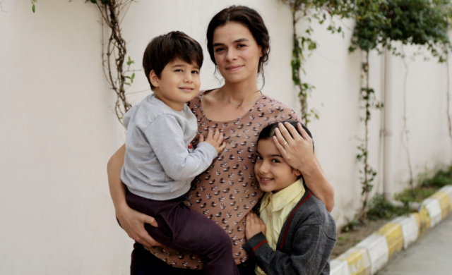 La forza di una donna, anticipazioni oggi 18 luglio 2025: Bahar sviene davanti alla madre, poi legge i messaggi di Sarp