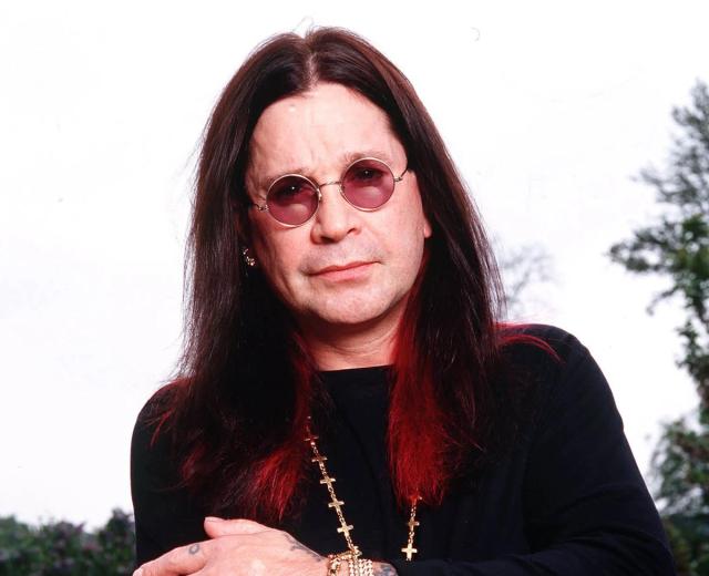 Addio a Ozzy Osbourne, morto a 76 anni il leader dei Black Sabbath, nel 2020 aveva annunciato di avere il morbo di Parkinson