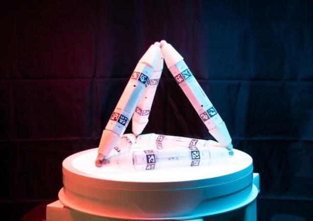 Creati robot "metabolici" e autoreplicanti, in grado di crescere, guarire e sopravvivere consumando altri robot o materiale dell'ambiente circostante - LO STUDIO