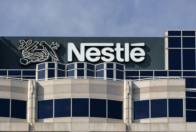 Nestl&eacute;, nel 1H 2025 rallentamento delle vendite, utile netto pari a circa &euro;5,64 miliardi  (-10,3%); guidance confermata